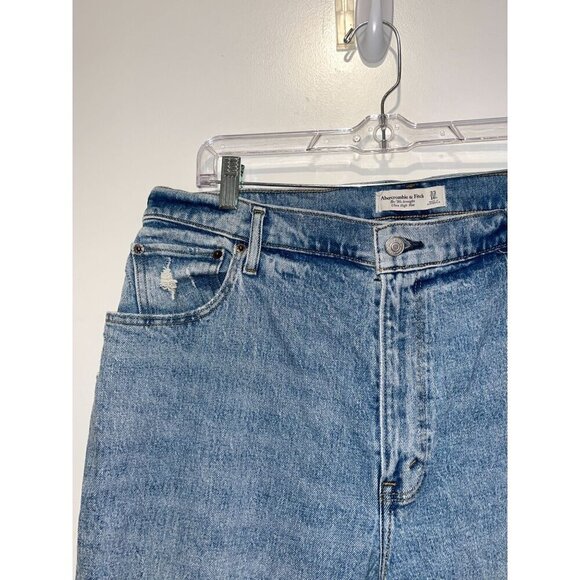 Abercrombie & Fitch 90s Straight Ultra High Rise Jeans Size 33 Light Wash Distre - Picture 4 of 12